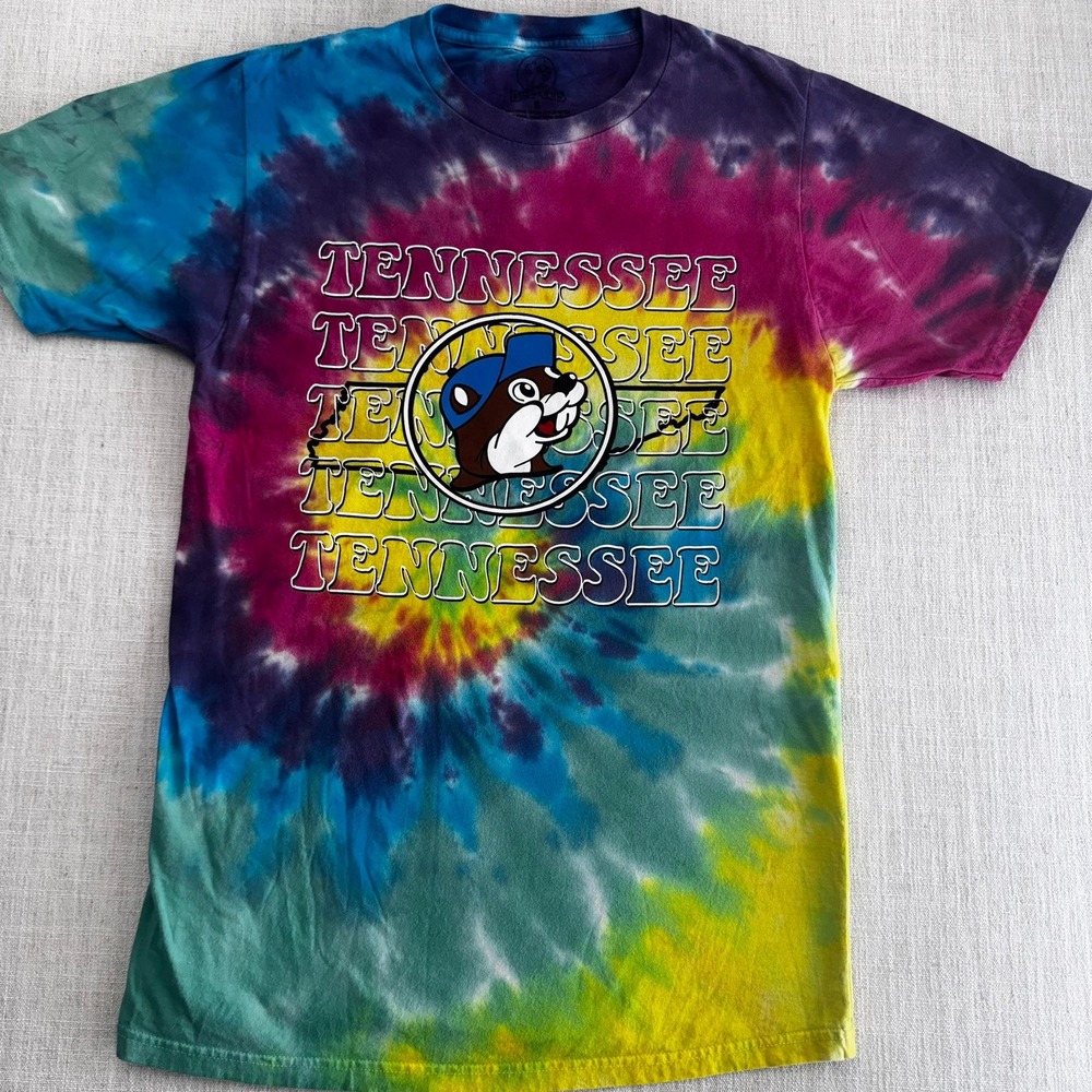 Buc-ee's Tennessee Tie Dye‎ T-Shirt Mens Small Rainbow Beaver Logo Graphic Tee